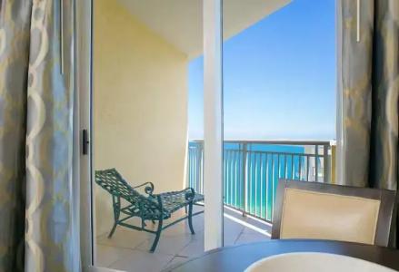 DoubleTree by Hilton Ocean Point - North Miami Beach - 36