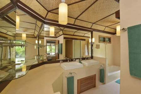 Angaga Island and Spa - 11
