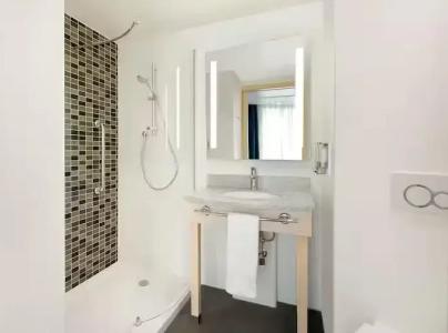 Hampton By Hilton London Docklands - 36