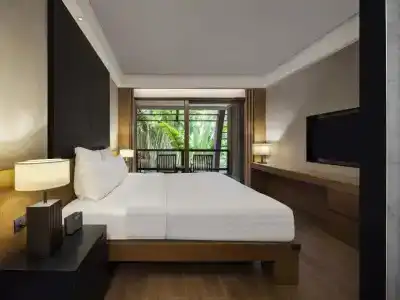 Pullman Oceanview Sanya Bay Resort & Spa - 6