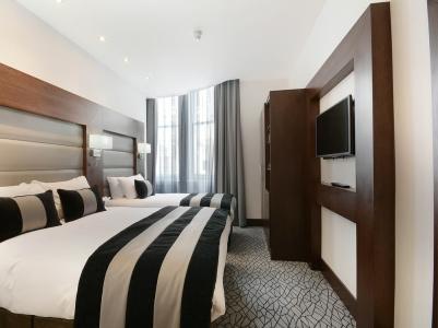 Park Grand Paddington Court - 34