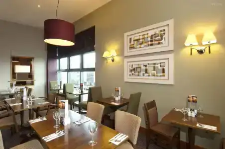 Premier Inn Wimbledon South - 17