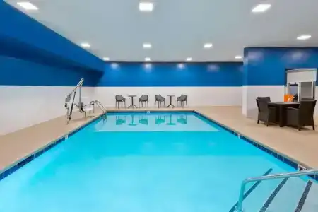 Hampton Inn Charlotte Uptown - 16