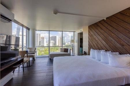 LaCroix Waikiki - 56