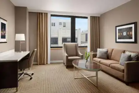 Hilton Indianapolis & Suites - 46