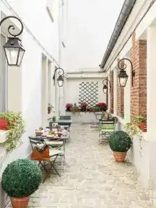 a l'hôTel Des Roys - 27