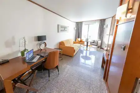 Goldstar  & Suites - 44