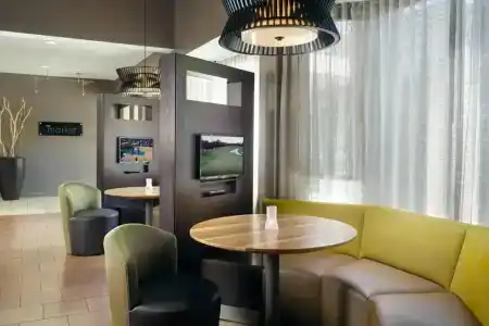 Courtyard by Marriott - 7