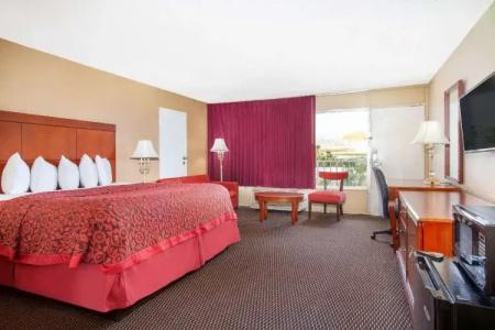 Days Inn by Wyndham Orlando Downtown - 18