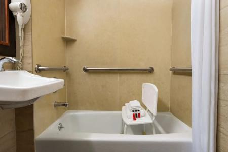 Days Inn by Wyndham Long Island City - 21