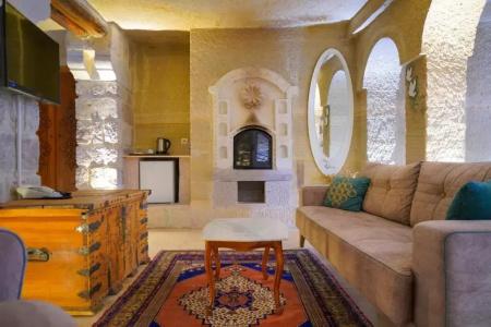 Holiday Cave - 145