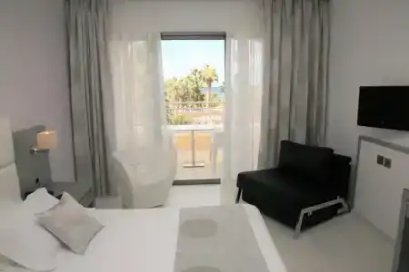 St George Spa & Beach Resort - 9