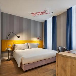The Modernist - 51