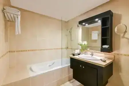Kempinski Residences & Suites, - 90