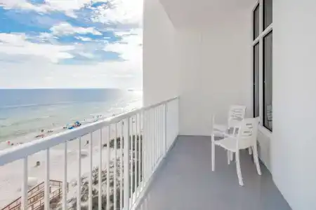 Hampton Inn & Suites Beach-Beachfront - 39