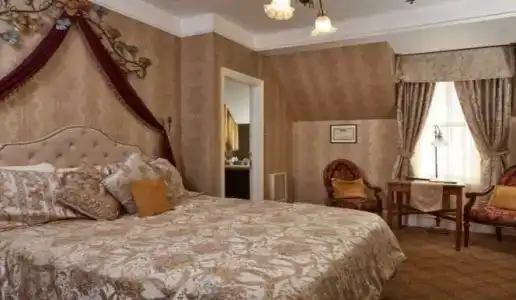 Queen Anne - 52
