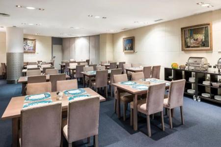 Rafaelhoteles Piramides - 11