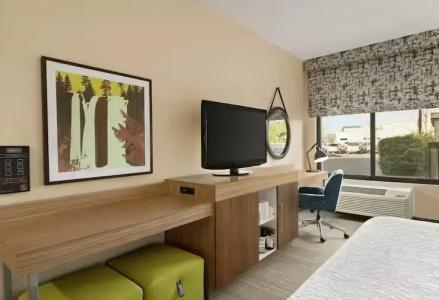 Hampton Inn Portland Airport - 36