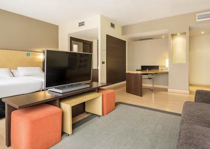 Ilunion Suites Madrid - 37