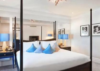 The Waldorf Hilton - 98