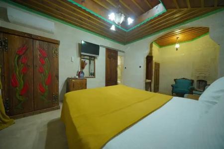 Holiday Cave - 107