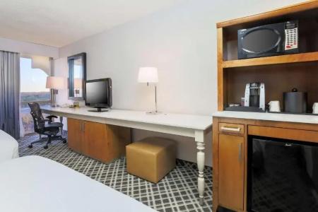 Hilton Garden Inn Dallas/Market Center - 45