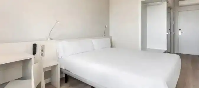 B&B Barcelona Viladecans - 50