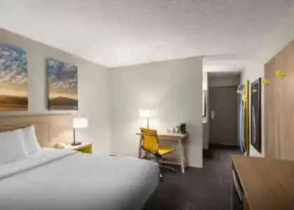 Days Inn & Suites by Wyndham - 20