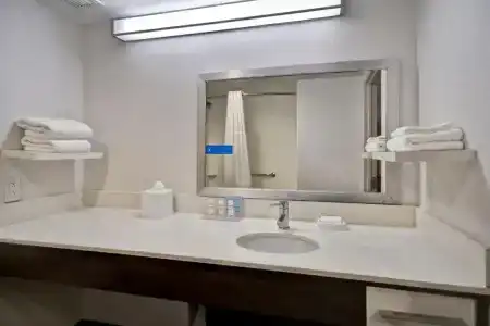 Hampton Inn Ny-Jfk - 38