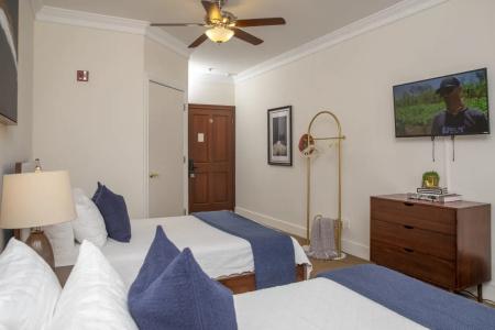 Washington Square Inn - 129