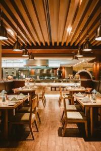 DoubleTree by Hilton Dubai Jumeirah Beach - 18