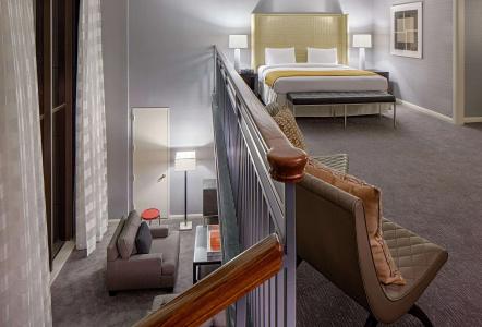 DoubleTree by Hilton Houston Greenway Plaza - 57