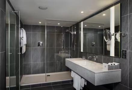 Hilton Vienna Plaza - 44