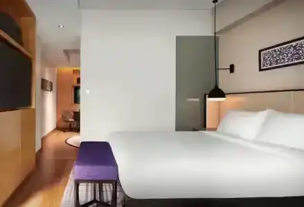 Hilton - 44