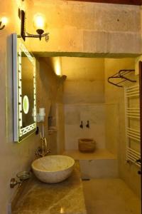 Caftan Cave Suites - 28