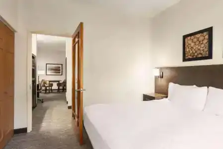 Days Inn & Suites by Wyndham - 23