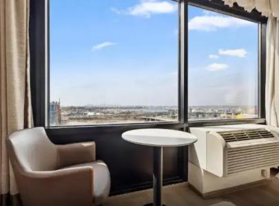 Ramada by Wyndham Flushing - 32