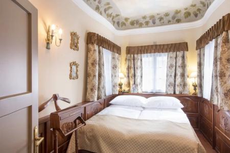 Iron Gate & Suites - 49