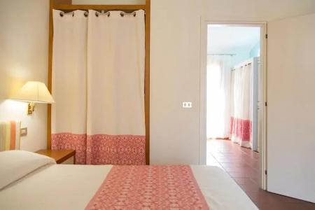 Blu Laconia Village - 46
