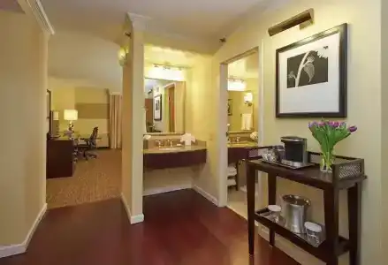 Hilton North Hills - 41