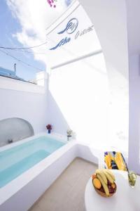 Blue Waves Suites & - 98