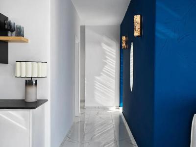 Kouros & Suites - 102