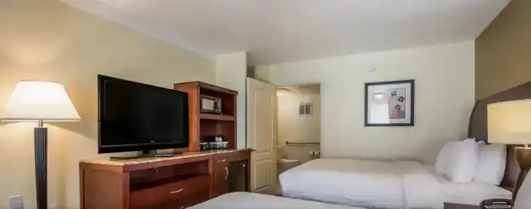 Clarion Inn & Suites Central Beach - 38