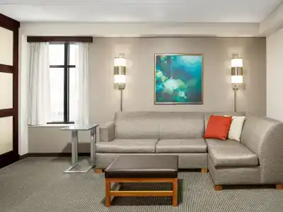Hyatt Place North Shore - 38