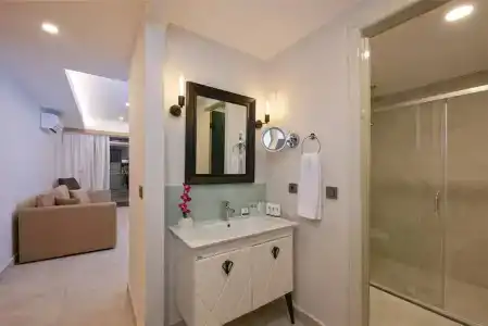 A Suite Side - 40