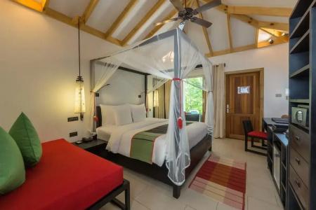 Vilamendhoo Island Resort & Spa - 3