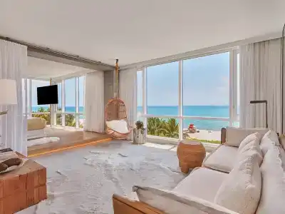 w South Beach - 62