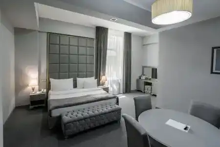 Grand Sapphire - 48