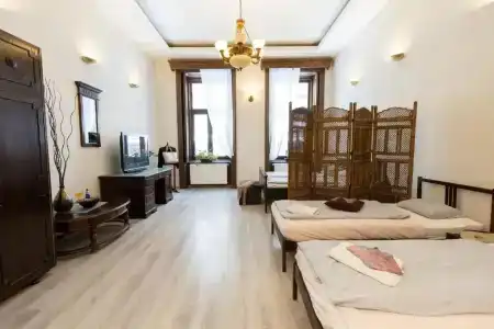 Friends Hostel & - 75