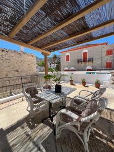 Douskos Guesthouse - 163
